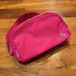NWT Lululemon everywhere belt bag hot pink wild berry